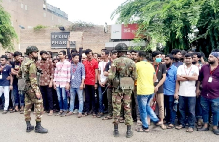 ওষুধ কারখানায় অবরুদ্ধ কর্মকর্তাদের ৮ ঘন্টা পর উদ্ধার করলো সেনাবাহিনী